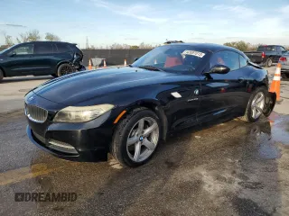 2009 BMW Z4 sDrive30i z VIN WBALM53579E161867, wystawiony jako Copart lot #42697015 z przebiegiem 121 671 mil mil oraz Nie do naprawy • Non repairable. Historia ofert i sprzedaży dostępna na DreamBid. Obrazek 1.