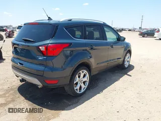 2019 Ford Escape Titanium с VIN 1FMCU9J92KUB56244, выставлен на аукционе IAAI как лот 42553011 с пробегом 37 201 миль миль и . История ставок и продаж доступна на DreamBid. Изображение 4.