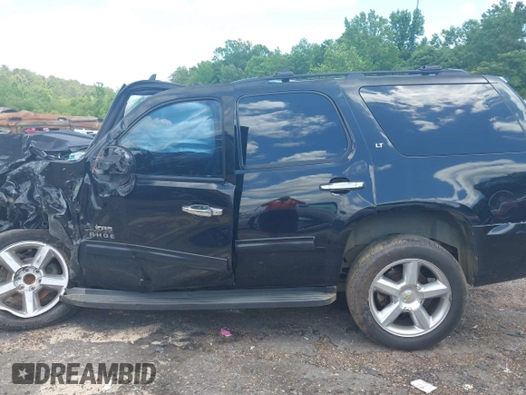 2013 Chevrolet Tahoe LT z VIN 1GNSCBE09DR366696, wystawiony jako IAAI lot #42201250 z przebiegiem 199 105 mil mil oraz . Historia ofert i sprzedaży dostępna na DreamBid. Obrazek 15.