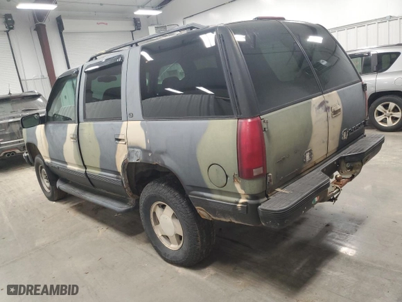 1998 Chevrolet Tahoe with VIN 1GNEK13R7WJ308146, listed as a Copart auction lot 87843305 with 180,920 mi miles and Clean Title. Bid and sale history available at carsss.com. Image 2.
