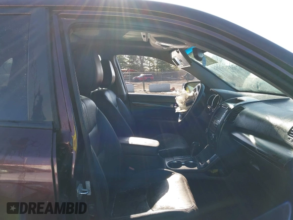 2011 Kia Sorento EX with VIN 5XYKUDA25BG045386, listed as a IAAI auction lot 41849668 with 1 mi miles. Bid and sale history available at carsss.com. Image 5.
