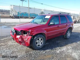 2005 Ford Escape Limited with VIN 1FMYU04185KA45589, listed as a IAAI auction lot 41575051 with 103,284 mi miles. Bid and sale history available at carsss.com. Image 2.