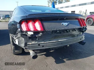 2017 Ford Mustang EcoBoost z VIN 1FA6P8THXH5230980, wystawiony jako IAAI lot #42082404 z przebiegiem 108 194 mil mil oraz . Historia ofert i sprzedaży dostępna na DreamBid. Obrazek 6.