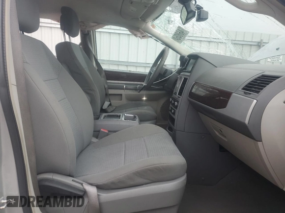 2010 Chrysler Town & Country Touring with VIN 2A4RR5DX0AR395333, listed as a Copart auction lot 46805415 with 181,818 mi miles and Salvage Title. Bid and sale history available at DreamBid. Image 7.