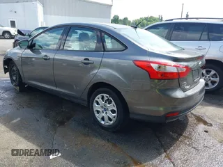 2012 Ford Focus SE z VIN 1FAHP3F22CL125941, wystawiony jako IAAI lot #42176898 z przebiegiem 157 940 mil mil oraz . Historia ofert i sprzedaży dostępna na DreamBid. Obrazek 3.