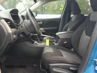 2020 Jeep Cherokee Latitude Tech Connect z VIN 1C4PJLCB6JD620386, wystawiony jako Copart lot #60409655 z przebiegiem 80 831 mil mil oraz Nie do naprawy • Non repairable. Historia ofert i sprzedaży dostępna na DreamBid. Obrazek 7.