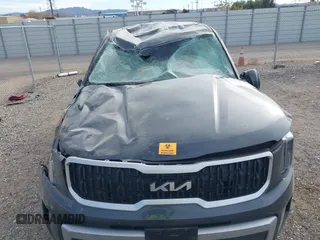 2024 Kia Telluride LX z VIN 5XYP2DGC8RG423352, wystawiony jako IAAI lot #41194764 z przebiegiem Nie podano mil oraz . Historia ofert i sprzedaży dostępna na DreamBid. Obrazek 6.