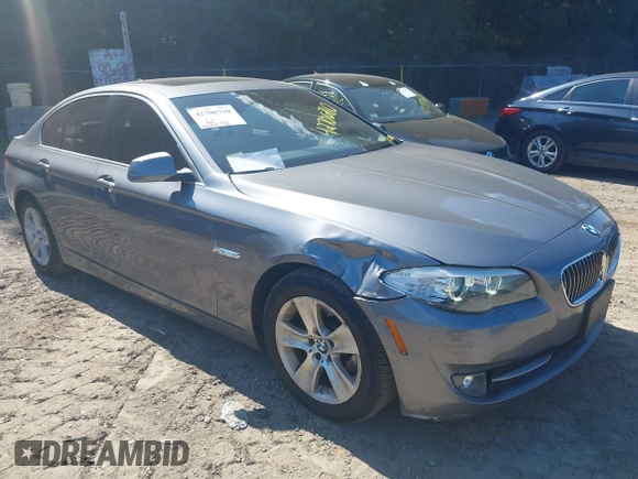 2013 BMW 5 Series 528i xDrive z VIN WBAXH5C51DD106951, wystawiony jako IAAI lot #42706710 z przebiegiem 103 802 mil mil oraz . Historia ofert i sprzedaży dostępna na DreamBid. Obrazek 1.