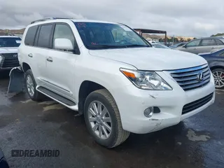 2010 Lexus LX 570 z VIN JTJHY7AX6A4052580, wystawiony jako IAAI lot #42244157 z przebiegiem 196 810 mil mil oraz . Historia ofert i sprzedaży dostępna na DreamBid. Obrazek 1.