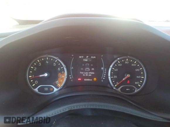 2017 Jeep Renegade Latitude z VIN ZACCJABB0HPF01331, wystawiony jako Copart lot #57250475 z przebiegiem 83 484 mil mil oraz Szkoda całkowita • Salvage title. Historia ofert i sprzedaży dostępna na DreamBid. Obrazek 9.