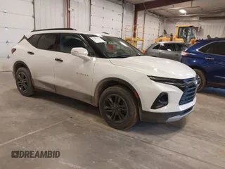 2020 Chevrolet Blazer LT z VIN 3GNKBBRA8LS667591, wystawiony jako IAAI lot #41818694 z przebiegiem 74 640 mil mil oraz . Historia ofert i sprzedaży dostępna na DreamBid. Obrazek 1.