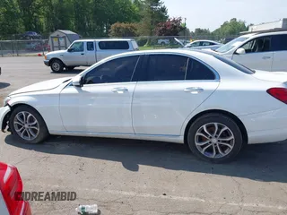 2017 Mercedes-Benz C 300 с VIN 55SWF4KB8HU208704, выставлен на аукционе IAAI как лот 42051688 с пробегом 108 835 миль миль и . История ставок и продаж доступна на DreamBid. Изображение 13.