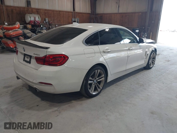 2019 BMW 4 Series 440i xDrive with VIN WBA4J7C5XKBM76209, listed as a IAAI auction lot 42071170 with 62,460 mi miles and . Bid and sale history available at carsss.com. Image 4.
