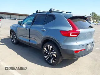 2023 Volvo XC40 Ultimate Dark Theme z VIN YV4L12UX9P2060819, wystawiony jako IAAI lot #42101069 z przebiegiem 24 171 mil mil oraz . Historia ofert i sprzedaży dostępna na DreamBid. Obrazek 3.