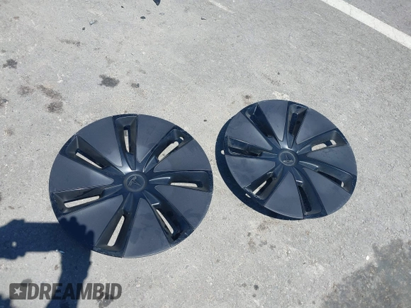 2024 Tesla Model 3 z VIN 5YJ3E1EA4RF721281, wystawiony jako IAAI lot #42238541 z przebiegiem 28 679 mil mil oraz . Historia ofert i sprzedaży dostępna na DreamBid. Obrazek 12.