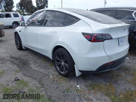 2024 Tesla Model Y with VIN 7SAYGDED2RF207783, listed as a IAAI auction lot 41758143 with Not Provided miles and . Bid and sale history available at DreamBid. Image 3.