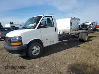2023 GMC Savana z VIN 7GZ37TC76PN005271, wystawiony jako Copart lot #41805175 z przebiegiem 6661 mil mil oraz Szkody całkowita. Historia ofert i sprzedaży dostępna na DreamBid. Obrazek 1.