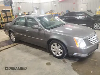 2008 Cadillac DTS 1SA z VIN 1G6KD57Y78U107110, wystawiony jako Copart lot #53548915 z przebiegiem 66 065 mil mil oraz Tytuł czysty. Historia ofert i sprzedaży dostępna na DreamBid. Obrazek 4.