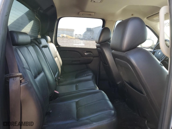 2010 Chevrolet Avalanche LT with VIN 3GNVKFE08AG174253, listed as a Copart auction lot 46571525 with 221,983 mi miles and Clean Title. Bid and sale history available at carsss.com. Image 10.