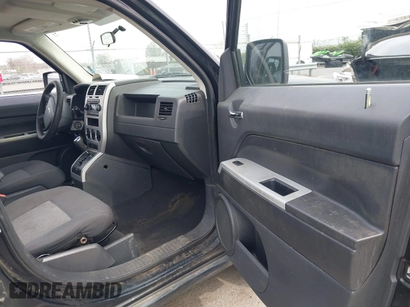 2008 Jeep Patriot Sport with VIN 1J8FT28WX8D711353, listed as a IAAI auction lot 41793321 with 161,777 mi miles. Bid and sale history available at carsss.com. Image 5.