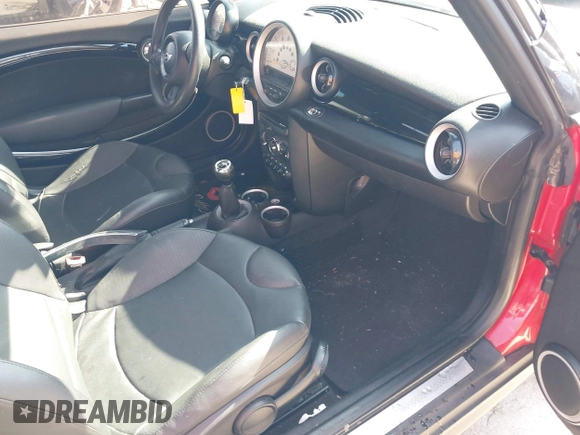 2014 MINI Convertible S с VIN WMWZP3C50ET298497, выставлен на аукционе IAAI как лот 42345812 с пробегом 119 921 миль миль и . История ставок и продаж доступна на DreamBid. Изображение 5.