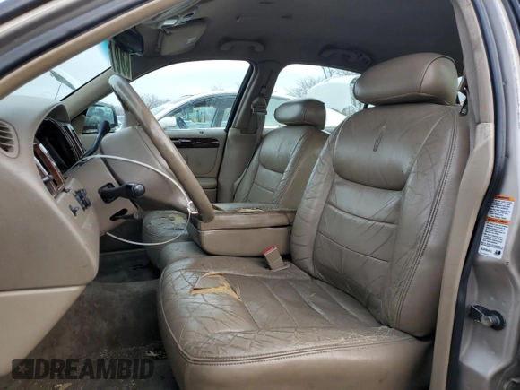 2001 Lincoln Town Car Executive z VIN 1LNHM81W81Y700002, wystawiony jako Copart lot #47018365 z przebiegiem 129 456 mil mil oraz Szkoda całkowita • Salvage title. Historia ofert i sprzedaży dostępna na DreamBid. Obrazek 7.