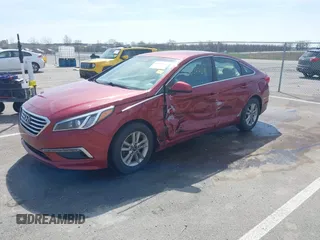 2015 Hyundai Sonata SE z VIN 5NPE24AF5FH146951, wystawiony jako IAAI lot #42037719 z przebiegiem 100 784 mil mil oraz . Historia ofert i sprzedaży dostępna na DreamBid. Obrazek 2.