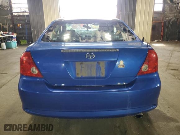 2006 Scion tC z VIN JTKDE167660131545, wystawiony jako Copart lot #54702365 z przebiegiem Nie podano mil oraz Szkoda całkowita • Salvage title. Historia ofert i sprzedaży dostępna na DreamBid. Obrazek 6.