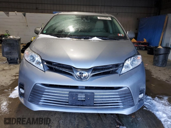2018 Toyota Sienna XLE with VIN 5TDDZ3DC6JS193492, listed as a Copart auction lot 86548854 with 82,762 mi miles and Salvage Title. Bid and sale history available at carsss.com. Image 5.