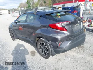 2019 Toyota C-HR XLE z VIN JTNKHMBX0K1013522, wystawiony jako IAAI lot #42053511 z przebiegiem 136 330 mil mil oraz . Historia ofert i sprzedaży dostępna na DreamBid. Obrazek 3.
