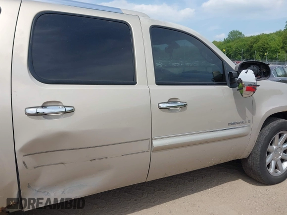 2008 GMC Yukon XL z VIN 1GKFK66878J168801, wystawiony jako IAAI lot #42270097 z przebiegiem 249 455 mil mil oraz . Historia ofert i sprzedaży dostępna na DreamBid. Obrazek 6.