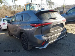2024 Toyota Highlander LE z VIN 5TDKDRBH3RS531823, wystawiony jako IAAI lot #41769437 z przebiegiem 27 754 mil mil oraz . Historia ofert i sprzedaży dostępna na DreamBid. Obrazek 3.