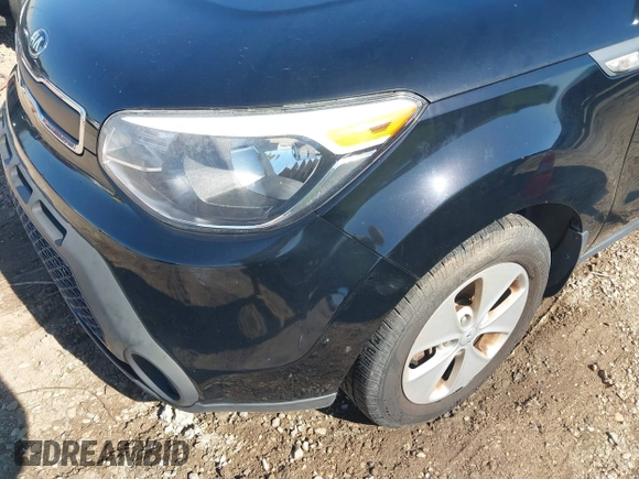 2014 Kia Soul with VIN KNDJN2A2XE7070668, listed as a IAAI auction lot 41661161 with 135,412 mi miles. Bid and sale history available at carsss.com. Image 6.