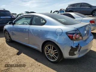 2010 Scion tC z VIN JTKDE3B72A0306500, wystawiony jako Copart lot #56103815 z przebiegiem 132 395 mil mil oraz Szkody całkowita. Historia ofert i sprzedaży dostępna na DreamBid. Obrazek 2.