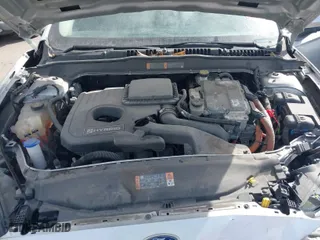 2019 Ford Fusion Hybrid SE with VIN 3FA6P0LU5KR140266, listed as a IAAI auction lot 41703313 with 1 mi miles. Bid and sale history available at carsss.com. Image 10.