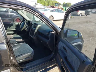 2004 Honda CR-V LX with VIN SHSRD78454U224618, listed as a IAAI auction lot 42068047 with 178,758 mi miles and . Bid and sale history available at carsss.com. Image 5.