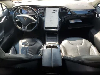 2013 Tesla Model S z VIN 5YJSA1DN0DFP08094, wystawiony jako Copart lot #60047045 z przebiegiem 137 434 mil mil oraz Szkoda całkowita • Salvage title. Historia ofert i sprzedaży dostępna na DreamBid. Obrazek 8.