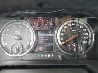 2010 Dodge 1500 SLT z VIN 1D7RB1GPXAS111175, wystawiony jako Copart lot #56393525 z przebiegiem 207 617 mil mil oraz Szkoda całkowita • Salvage title. Historia ofert i sprzedaży dostępna na DreamBid. Obrazek 9.