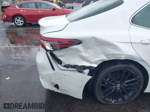 2022 Toyota Camry XSE z VIN 4T1K61AK2NU702362, wystawiony jako IAAI lot #41963393 z przebiegiem 13 541 mil mil oraz . Historia ofert i sprzedaży dostępna na DreamBid. Obrazek 6.