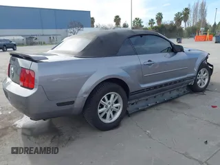 2006 Ford Mustang Standard with VIN 1ZVFT84N565189985, listed as a IAAI auction lot 41691191 with 131,847 mi miles and . Bid and sale history available at carsss.com. Image 4.