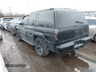 2000 Cadillac Escalade z VIN 1GYEK63R8YR188250, wystawiony jako IAAI lot #41412615 z przebiegiem 190 542 mil mil oraz . Historia ofert i sprzedaży dostępna na DreamBid. Obrazek 3.