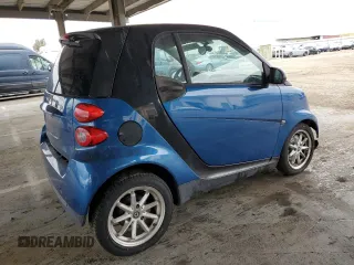 2008 Smart fortwo Pure z VIN WMEEJ31X98K106240, wystawiony jako Copart lot #46756535 z przebiegiem 113 587 mil mil oraz Szkody całkowita. Historia ofert i sprzedaży dostępna na DreamBid. Obrazek 3.