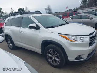 2014 Toyota Highlander XLE with VIN 5TDKKRFH2ES010070, listed as a IAAI auction lot 41379778 with 123,841 mi miles. Bid and sale history available at carsss.com. Image 13.
