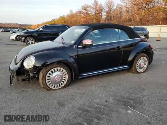 2015 Volkswagen Beetle 1.8T z VIN 3VW517AT3FM808723, wystawiony jako Copart lot #81724894 z przebiegiem Nie podano mil oraz Szkoda całkowita • Salvage title. Historia ofert i sprzedaży dostępna na DreamBid. Obrazek 1.
