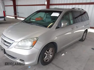 2005 Honda Odyssey EX-L with VIN 5FNRL38615B026205, listed as a IAAI auction lot 42128729 with 172,260 mi miles. Bid and sale history available at carsss.com. Image 2.