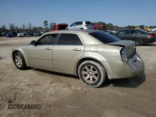 2006 Chrysler 300 with VIN 2C3KA43R96H366295, listed as a Copart auction lot 45477535 with 195,498 mi miles and Salvage Title. Bid and sale history available at carsss.com. Image 2.