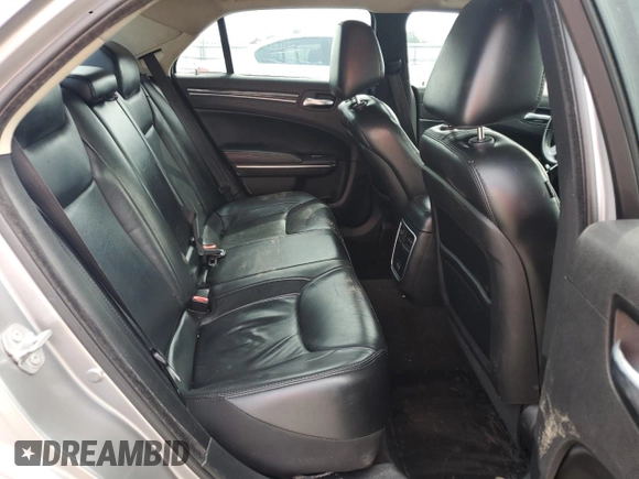 2016 Chrysler 300 Limited z VIN 2C3CCAAG1GH233711, wystawiony jako Copart lot #53933315 z przebiegiem 246 395 mil mil oraz Szkoda całkowita • Salvage title. Historia ofert i sprzedaży dostępna na DreamBid. Obrazek 10.