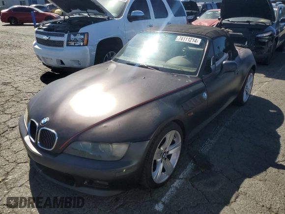 2001 BMW Z3 3.0 z VIN WBACN53481LJ56732, wystawiony jako Copart lot #74111214 z przebiegiem 121 081 mil mil oraz Szkoda całkowita • Salvage title. Historia ofert i sprzedaży dostępna na DreamBid. Obrazek 1.