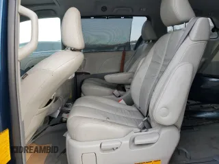 2011 Toyota Sienna XLE z VIN 5TDDK3DC2BS023443, wystawiony jako Copart lot #88552205 z przebiegiem Nie podano mil oraz Nie do naprawy • Non repairable. Historia ofert i sprzedaży dostępna na DreamBid. Obrazek 11.