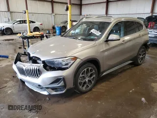 2022 BMW X1 xDrive28i with VIN WBXJG9C05N5U85555, listed as a Copart auction lot 43398955 with 17,461 mi miles and Salvage Title. Bid and sale history available at carsss.com. Image 1.